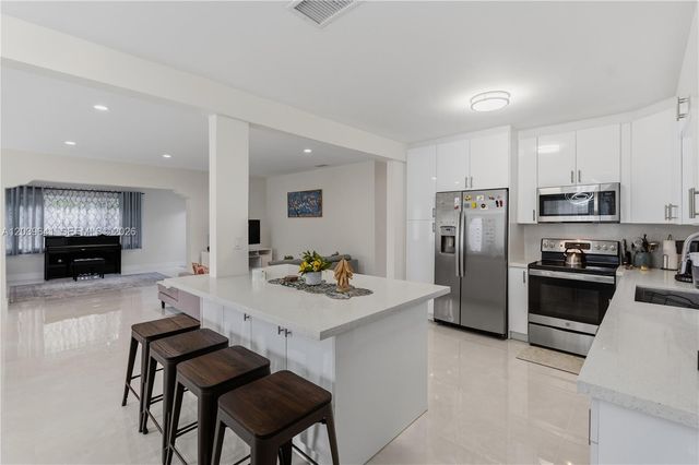 5790 SW 3rd St, Miami, FL 33144
