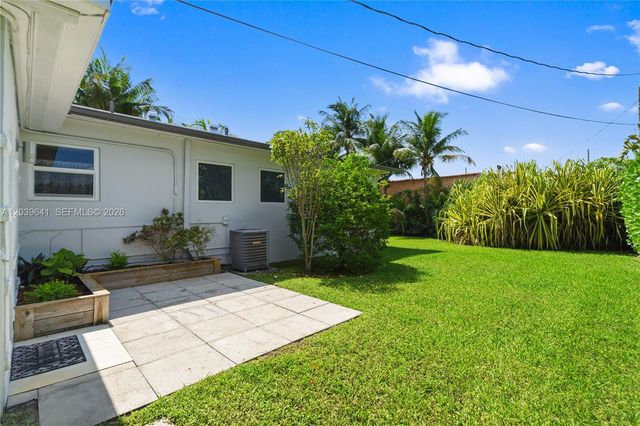 5790 SW 3rd St, Miami, FL 33144