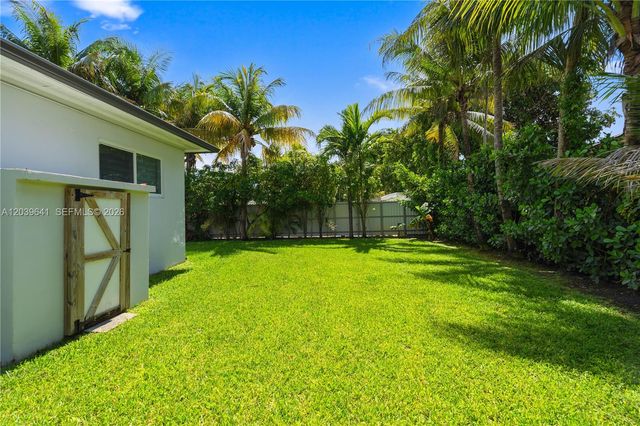 5790 SW 3rd St, Miami, FL 33144
