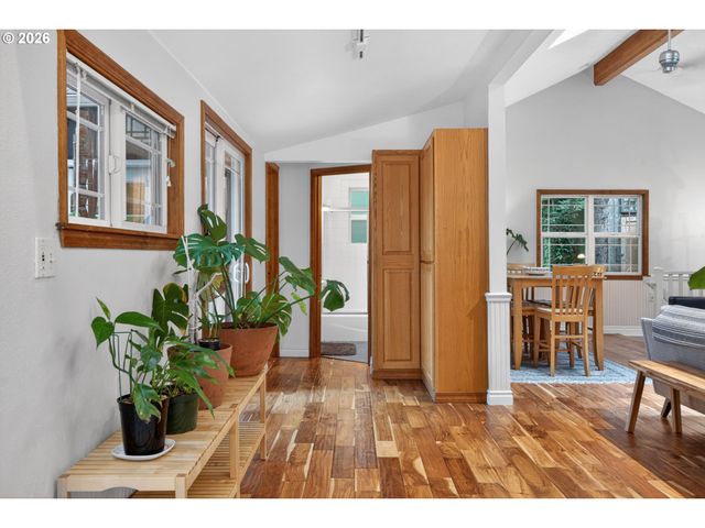 3119 Sw DOSCH Rd, Portland, OR 97239