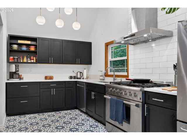 3119 Sw DOSCH Rd, Portland, OR 97239