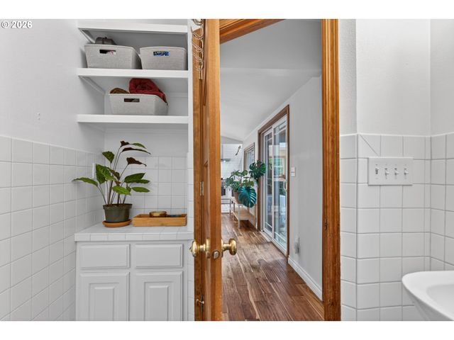 3119 Sw DOSCH Rd, Portland, OR 97239