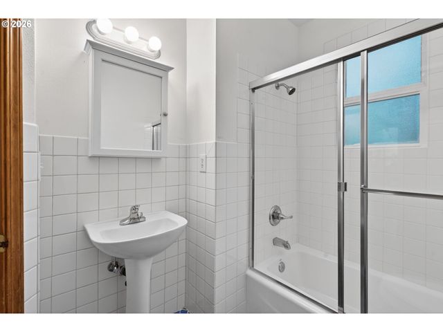 3119 Sw DOSCH Rd, Portland, OR 97239