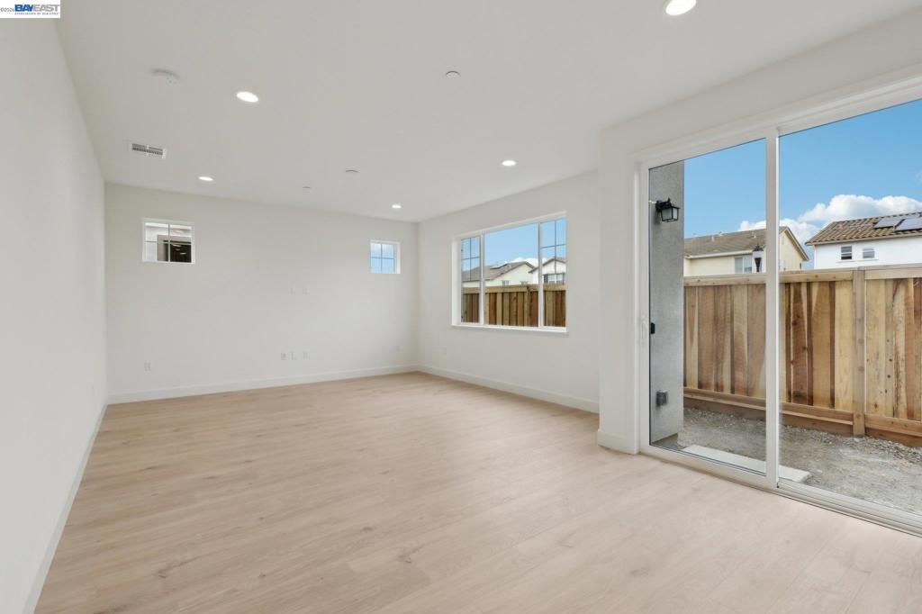 Image 7 of property listing at 230 Mindy Way, Pittsburg, CA 94565