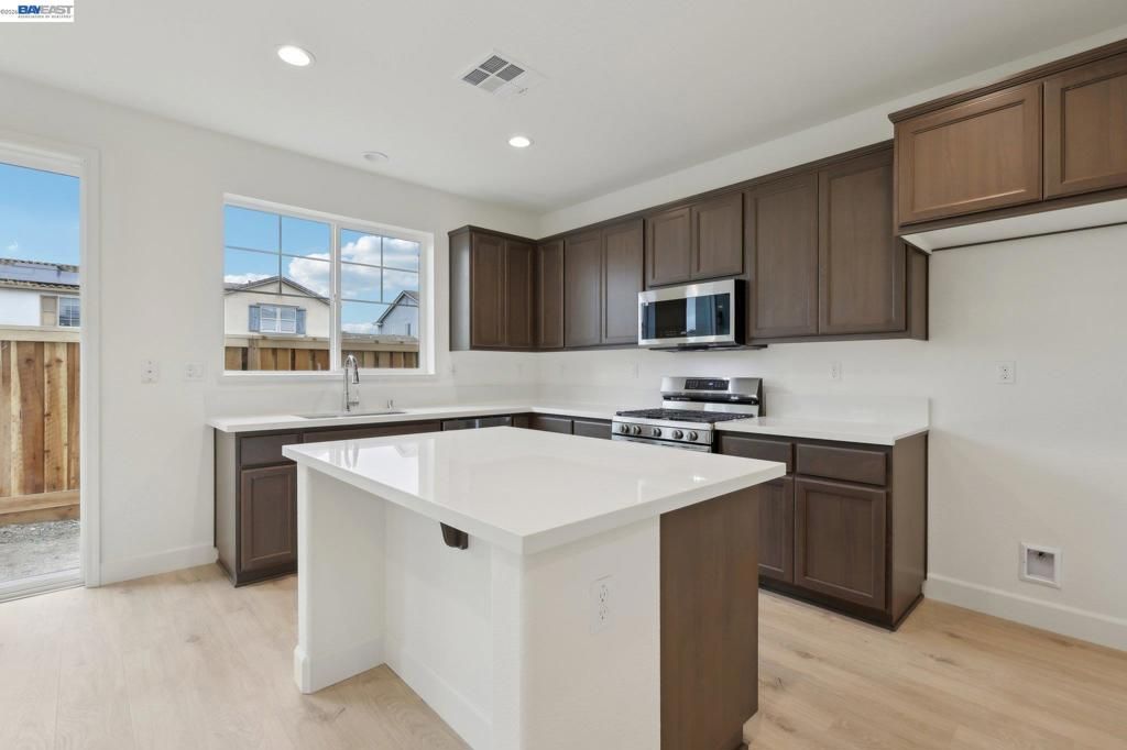 Image 9 of property listing at 230 Mindy Way, Pittsburg, CA 94565