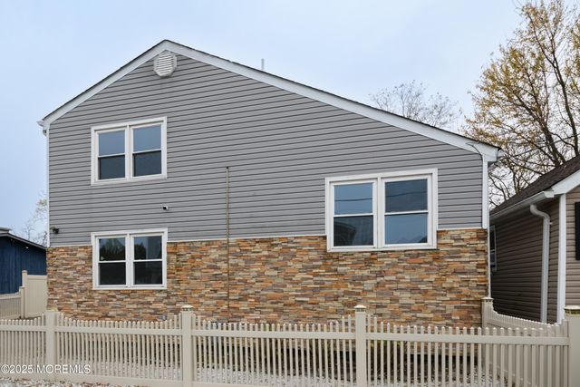 136 7th Street, Hazlet, NJ 07734