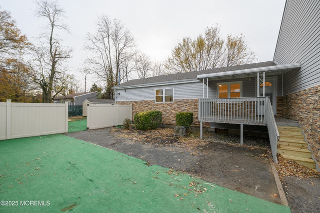 136 7th Street, Hazlet, NJ 07734