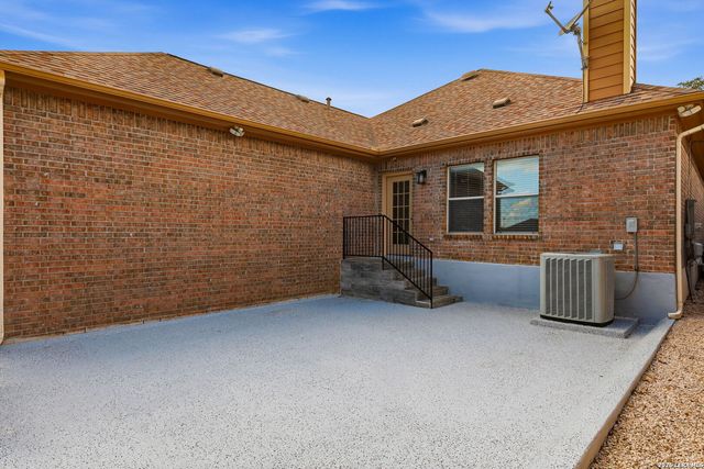 5910 Bayou Bnd, Windcrest, TX 78239