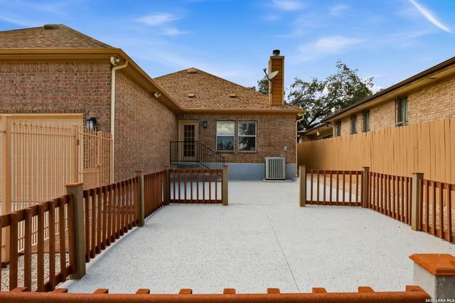 5910 Bayou Bnd, Windcrest, TX 78239