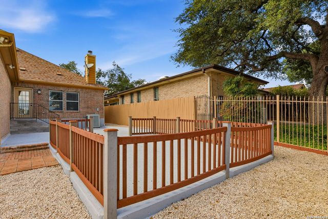 5910 Bayou Bnd, Windcrest, TX 78239