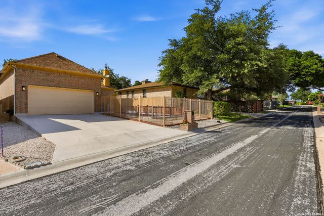 5910 Bayou Bnd, Windcrest, TX 78239