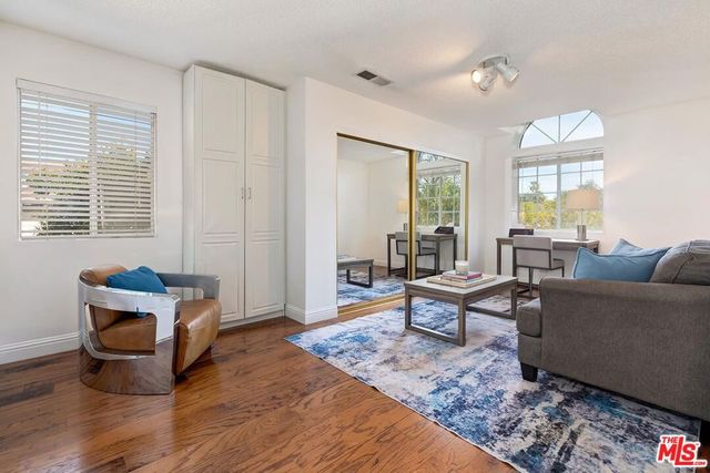 3813 Cedar Avenue, Long Beach, CA 90807