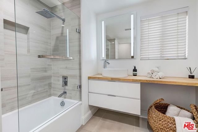 3813 Cedar Avenue, Long Beach, CA 90807