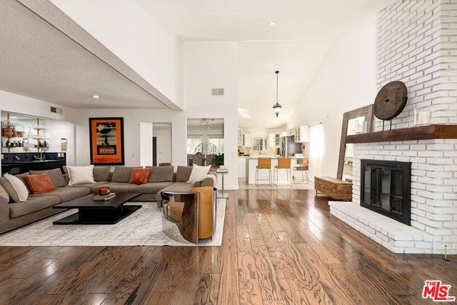 3813 Cedar Avenue, Long Beach, CA 90807