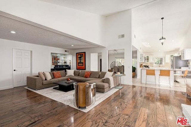 3813 Cedar Avenue, Long Beach, CA 90807