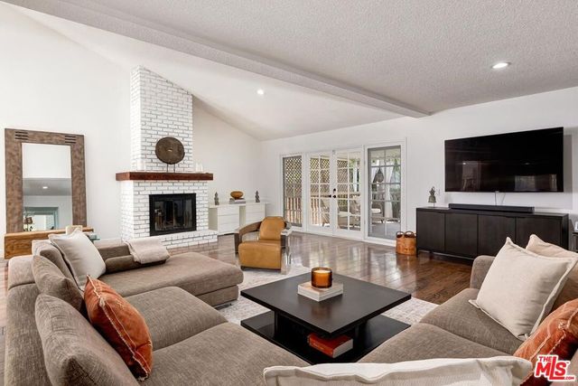 3813 Cedar Avenue, Long Beach, CA 90807