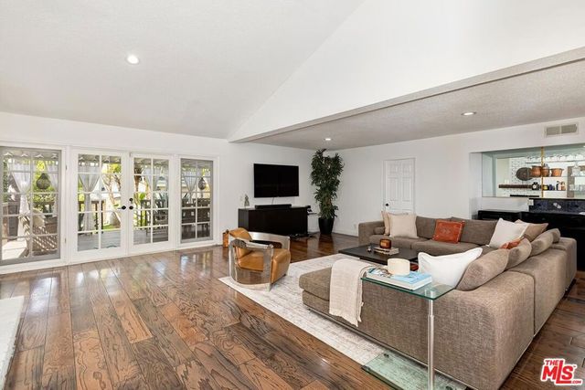 3813 Cedar Avenue, Long Beach, CA 90807