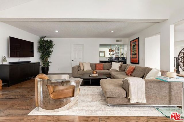 3813 Cedar Avenue, Long Beach, CA 90807