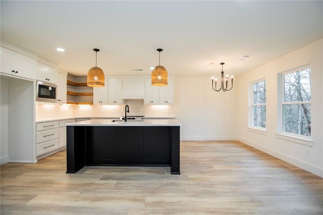 8 Eddleston Lane, Bella Vista, AR 72715