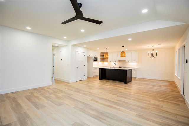 8 Eddleston Lane, Bella Vista, AR 72715