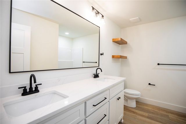 8 Eddleston Lane, Bella Vista, AR 72715