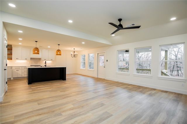 8 Eddleston Lane, Bella Vista, AR 72715