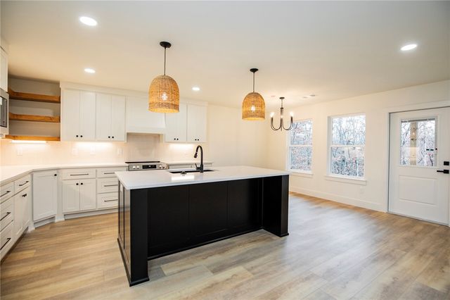 8 Eddleston Lane, Bella Vista, AR 72715