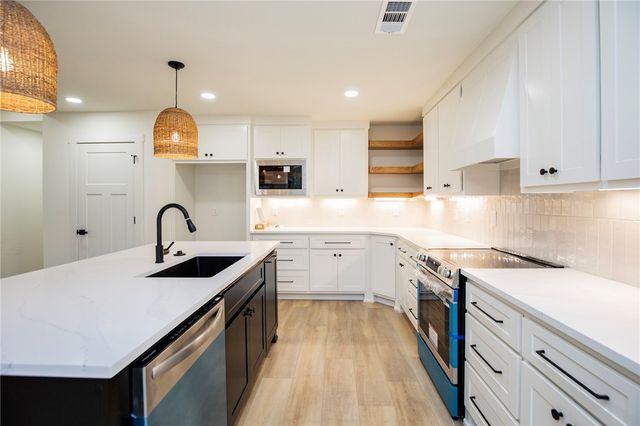 8 Eddleston Lane, Bella Vista, AR 72715