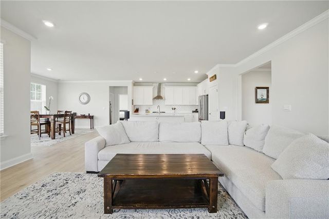 4315 Edgewater LN, Suffolk, VA 23435