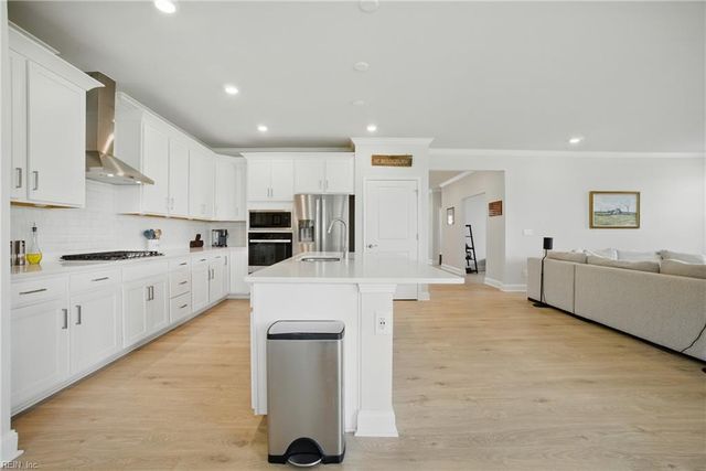 4315 Edgewater LN, Suffolk, VA 23435