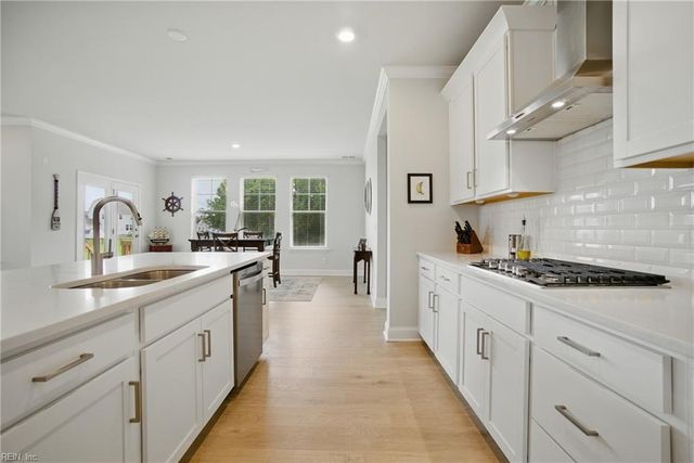 4315 Edgewater LN, Suffolk, VA 23435