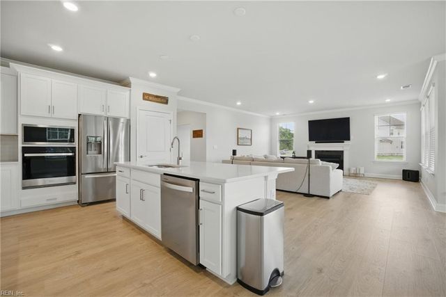 4315 Edgewater LN, Suffolk, VA 23435