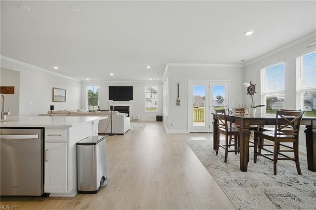 4315 Edgewater LN, Suffolk, VA 23435