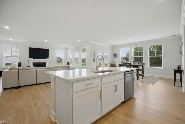 4315 Edgewater LN, Suffolk, VA 23435