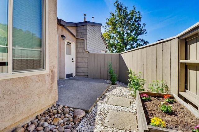 5571 Adobe Falls Rd D, San Diego, CA 92120