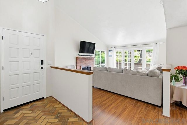 5571 Adobe Falls Rd D, San Diego, CA 92120