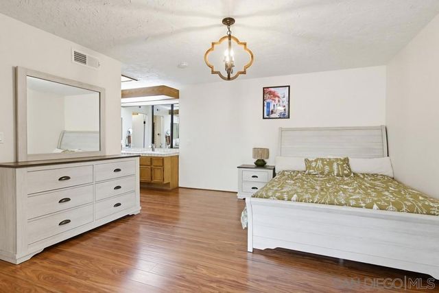 5571 Adobe Falls Rd D, San Diego, CA 92120