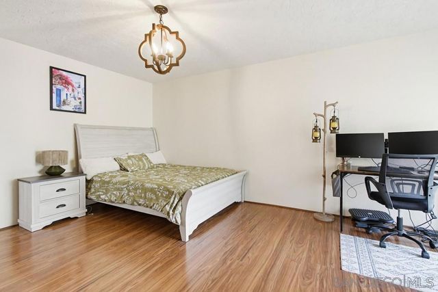 5571 Adobe Falls Rd D, San Diego, CA 92120