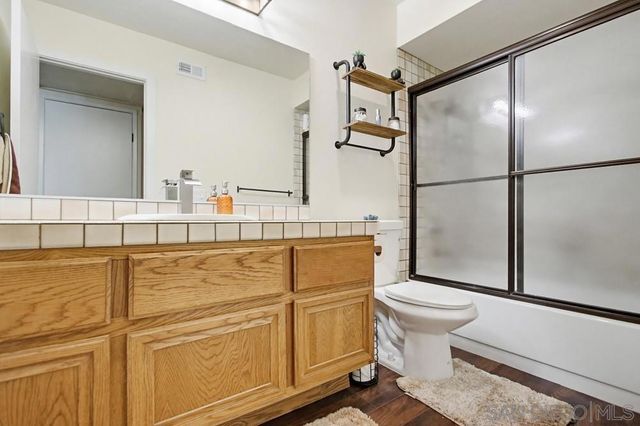 5571 Adobe Falls Rd D, San Diego, CA 92120