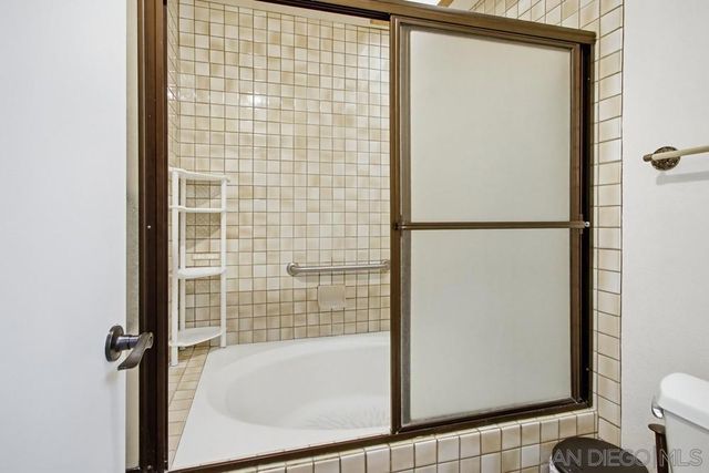 5571 Adobe Falls Rd D, San Diego, CA 92120