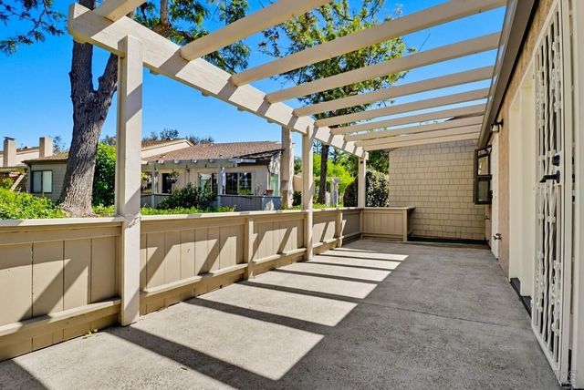 5571 Adobe Falls Rd D, San Diego, CA 92120