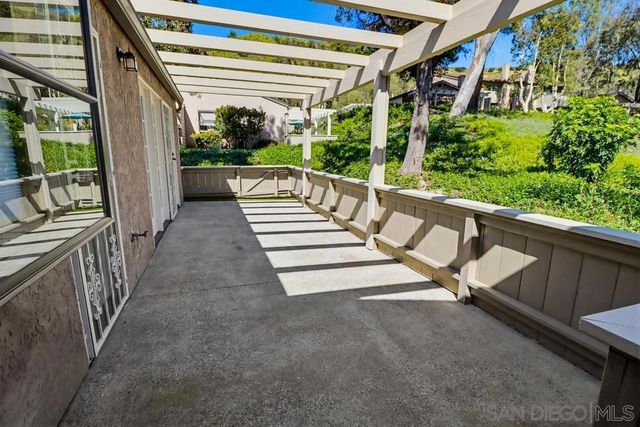 5571 Adobe Falls Rd D, San Diego, CA 92120