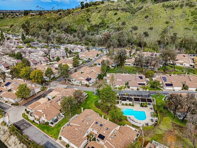 5571 Adobe Falls Rd D, San Diego, CA 92120