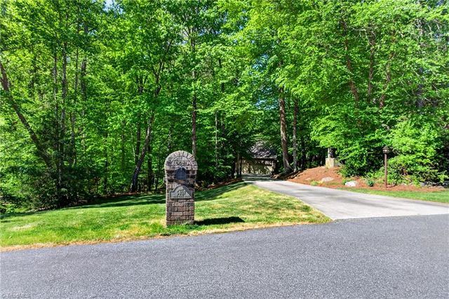 5407 Deer Trail Road, Summerfield, NC 28358