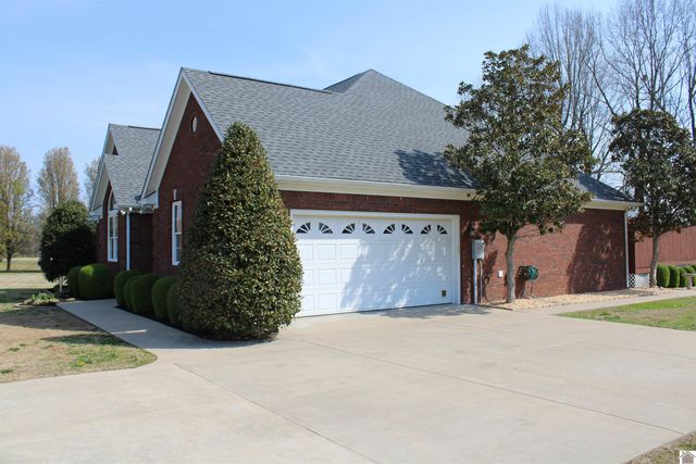 7020 Dana Drive, West Paducah, KY 42086