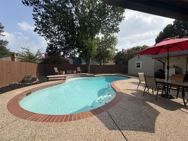 4208 Hemlock Street, Fort Worth, TX 76137