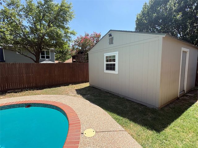 4208 Hemlock Street, Fort Worth, TX 76137