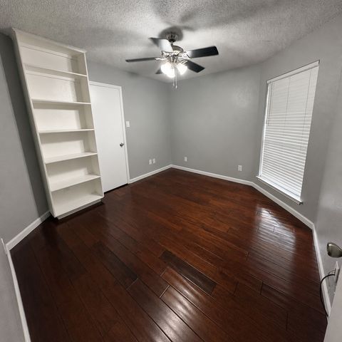 4208 Hemlock Street, Fort Worth, TX 76137