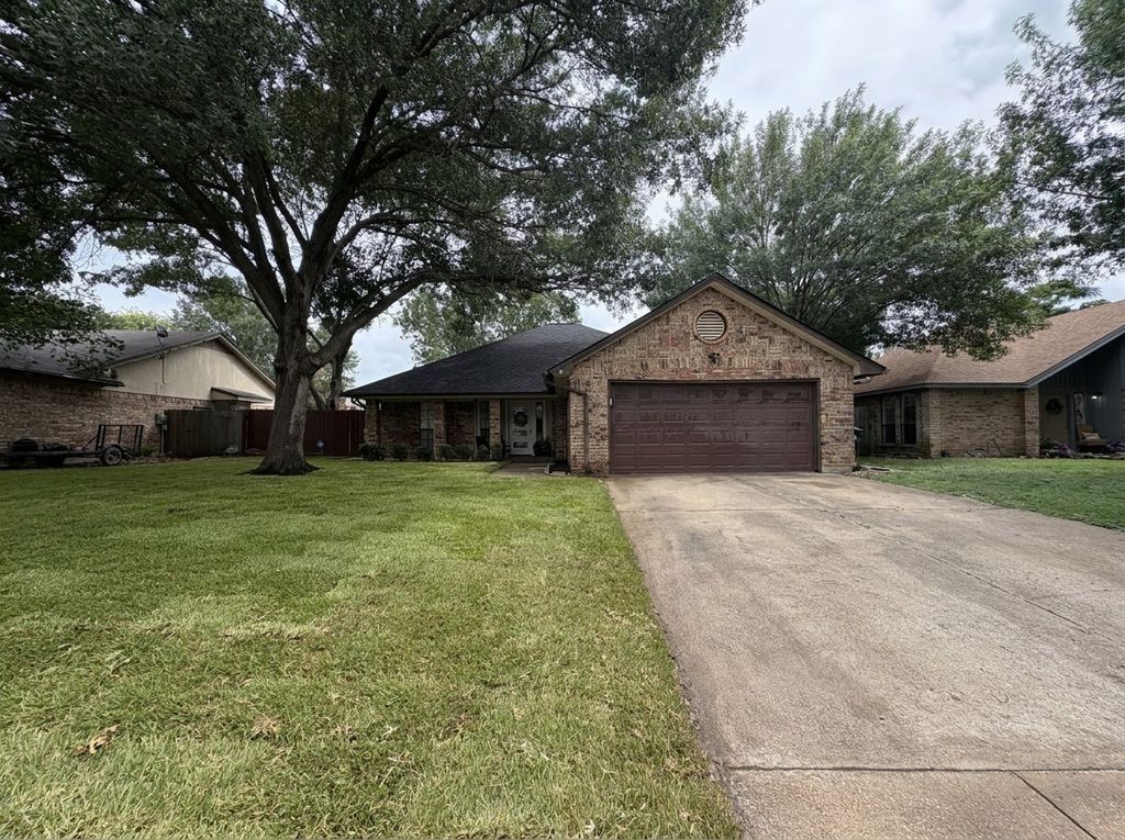 4208 Hemlock Street, Fort Worth, TX 76137