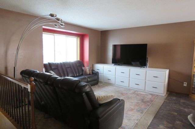 2922 23rd Avenue S, Fargo, ND 58103